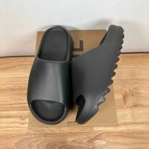 YEEZY SLIDE ONYX! SIZE13! BRAND NEW NEVER WORN!